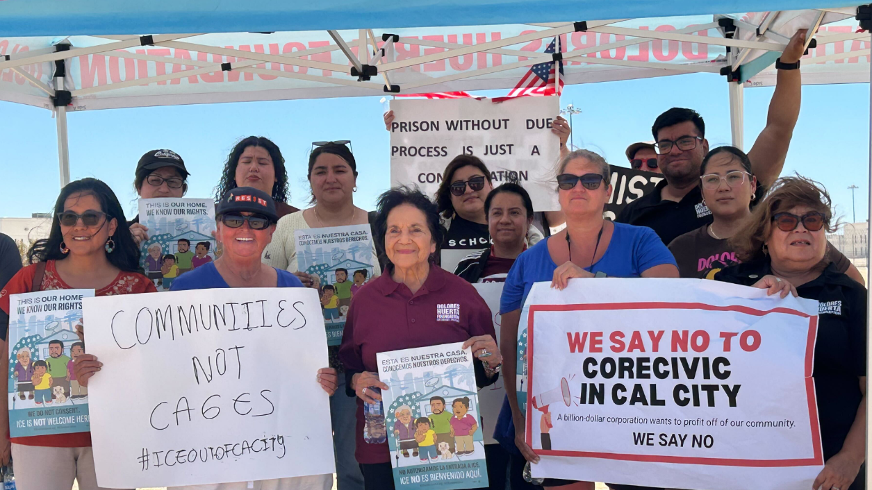 Dolores Huerta stands with Kern County residents to fight against the largest ICE detention center in California